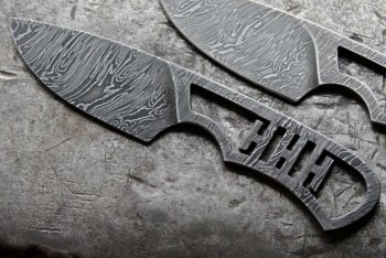 Damascus necker, Necklace, HHH Knives 012 (800x534).jpg
