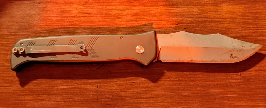 Auto knife clip side right facing.jpg
